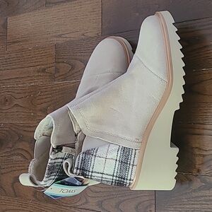 New TOMS  Maude Women's Oatmeal and Plaid Suede Wedge Ankle Booties Size 9